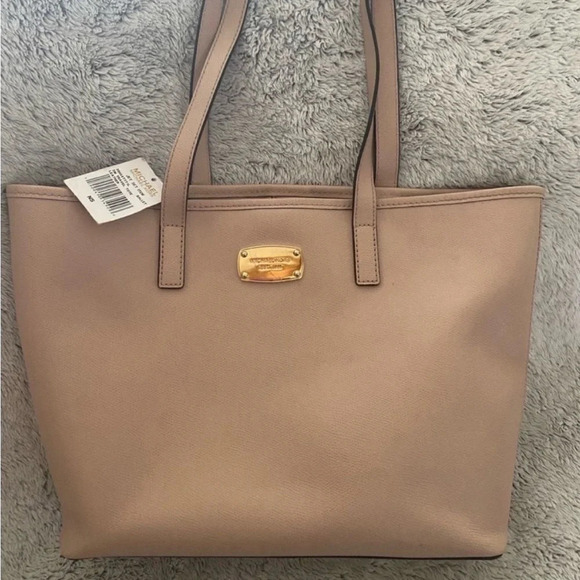 Michael Kors Jet Set Tote​​​​ - Picture 2 of 11